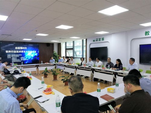 計(jì)算機(jī)學(xué)院深度參與徐州軟件行業(yè)技術(shù)研發(fā)方向研討會(huì)，共繪軟硬件協(xié)同創(chuàng)新藍(lán)圖